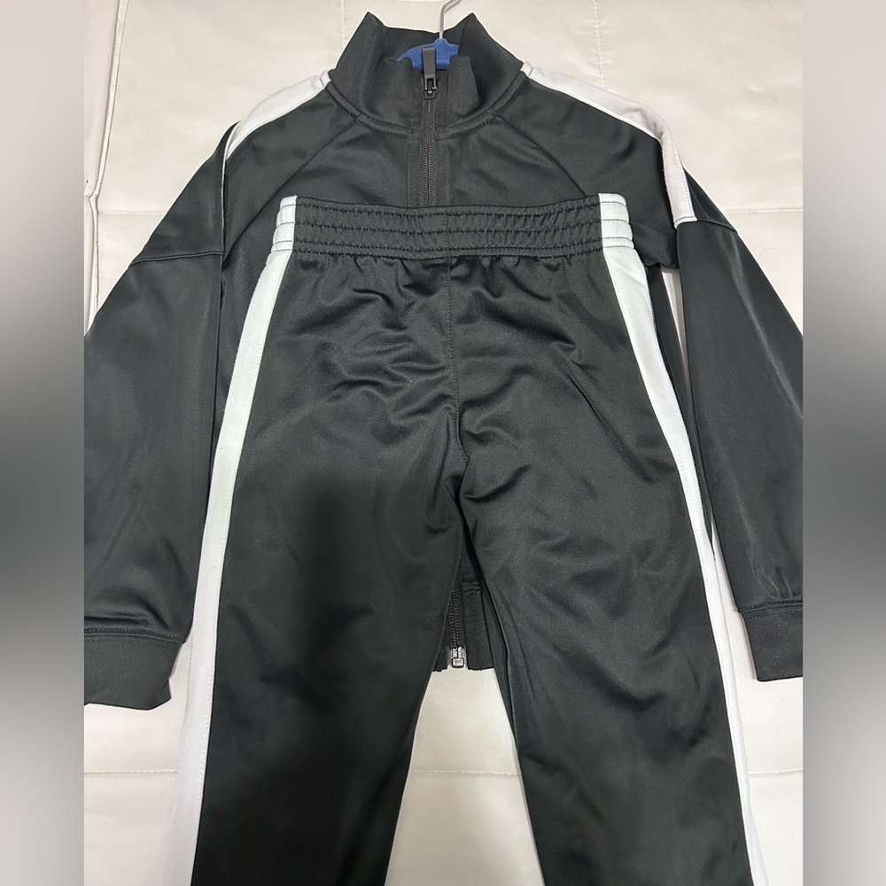 Toddler boys Nike tracksuit. - Picture 2 of 7